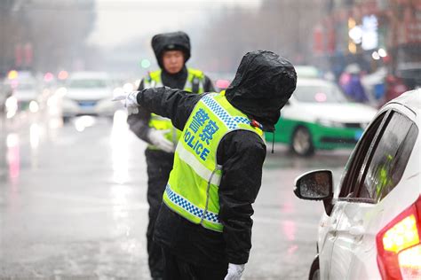 Snow Hit Northern China Works To Ensure Traffic Safety Food Supplies