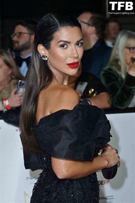 Ekin Su Culculoglu Displays Her Cleavage At The National