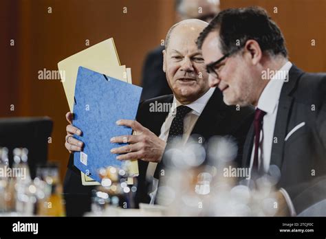 L R Olaf Scholz Spd Bundeskanzler Und Wolfgang Schmidt Spd Chef Des