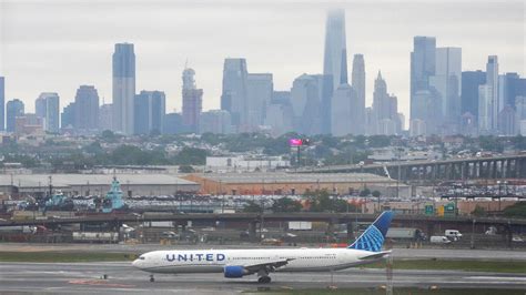 United Airlines Says Newark Airport Problems Have Eased Greatly - The