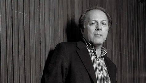 El escritor Javier Marías fue hospitalizado por una enfermedad pulmonar