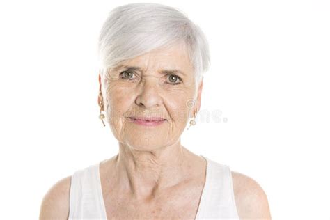 Mujer Mayor En El Fondo Blanco Del Estudio Foto De Archivo Imagen De