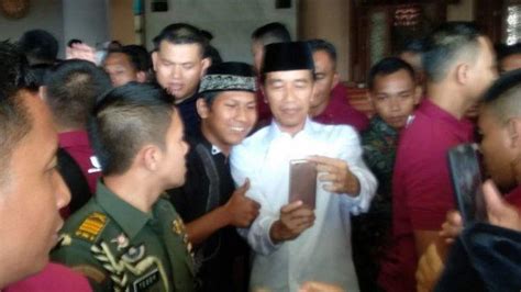 Presiden Jokowi Bagikan 351 Sertifikat Tanah Wakaf Di Tangerang Selatan