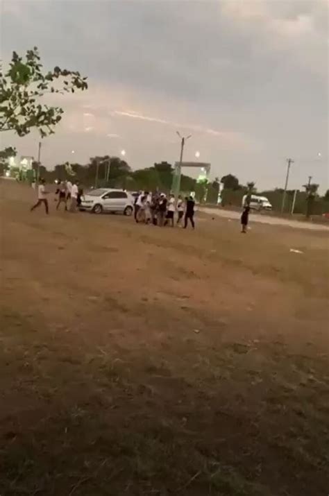 Fue A Ver El Carnaval De Corrientes Y A La Salida Un Grupo De Rugbiers