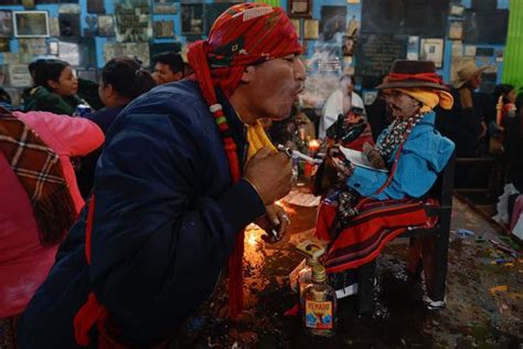 San Simón miles de guatemaltecos celebran el cumpleaños del santo