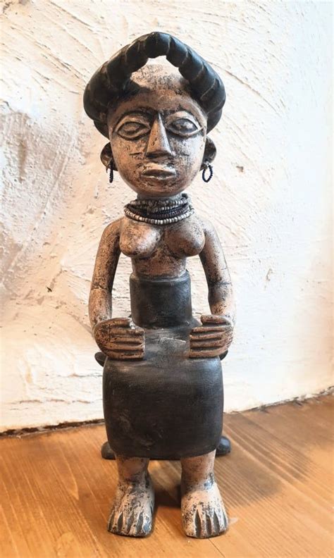 Ashanti Female Figure From Ghana 19th Century € 180 Buddha Statue