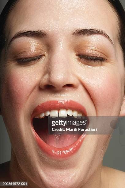 Young Woman With Mouth Open Eyes Closed Close Up Fotografías E Imágenes