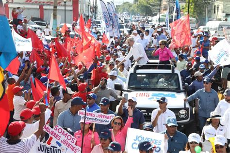 Abinader Finaliza Recorrido Del Fin De Semana Con Gran Marcha Caravana