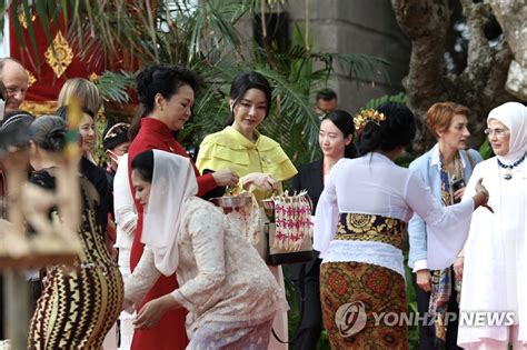 김건희 여사 발리서 G20 정상 배우자 프로그램 참석