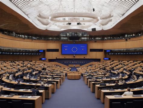 El Parlamento Europeo aprueba una histórica ley sobre IA con una