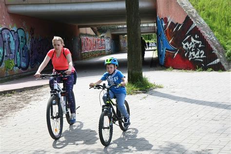 Aktywna niedziela nad zalewem w Kielcach Jeżdżono na rowerach i