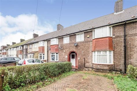 3 Bedroom Terraced House For Sale In Becontree Avenue Dagenham Rm8 2ut