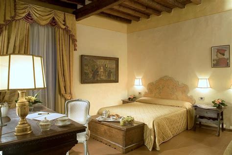 Machiavelli Palace Hotel in Florence Italy is close to SMN station