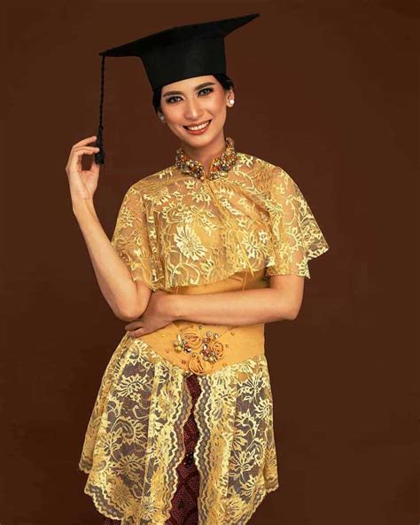 Pas Buat Wisuda Intip Inspirasi Kebaya Modern Dengan Hijab Ini