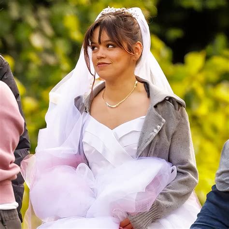 Se Filtra Foto De Jenna Ortega Vestida De Novia En El Set De