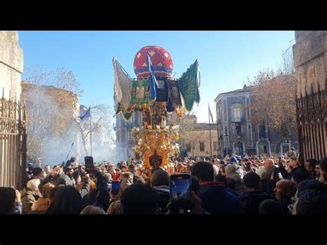 Al Via Le Festivit Agatine L Uscita Delle Candelore Dalla Chiesa