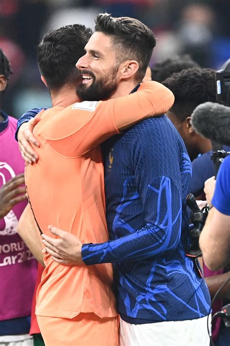 Photo Olivier Giroud Hugo Lloris Au Match De Demi Finale Opposant La France Au Maroc Lors De