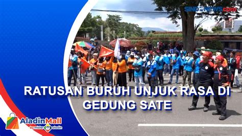 Unjuk Rasa Di Depan Gedung Sate Buruh Tuntut Kenaikan Upah Minimum 13