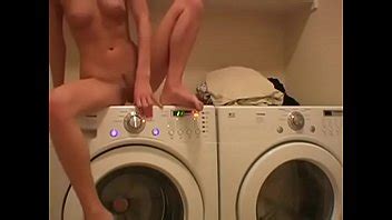 Elle Aime Se Masturber Sur La Laveuse XVIDEOS