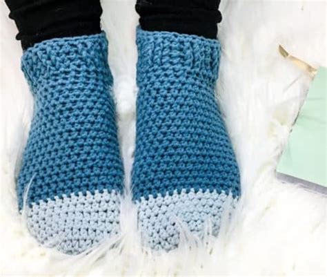 Easy Crochet Slipper Socks - Free Pattern + Tutorial (adult sizes)