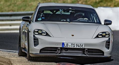 Porsche Taycan Si Riprende Il Record Elettrico Al N Rburgring La Turbo