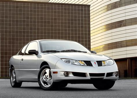 The Pontiac Sunfire GT Is a 90s Sleeper Sports Coupe That You All Slept on