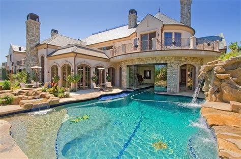 Amazing Houses with Big Pools - SCHRA