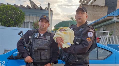 Beb Encontrado Vivo Dentro De Sacola Jornal De Bras Lia