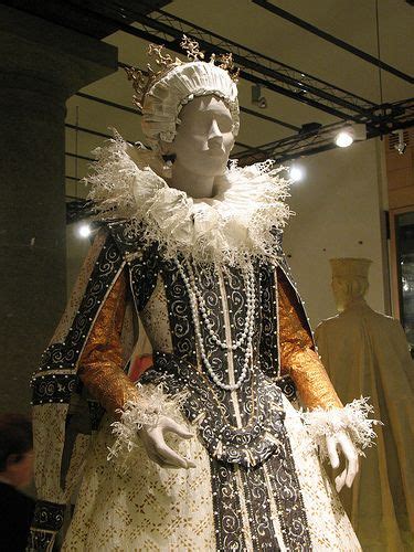 I Medici Renaissance In Paper In Brussels Paper Dress