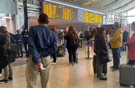 Stazione Termini Nel Caos Treni In Ritardo Di Oltre Minuti O