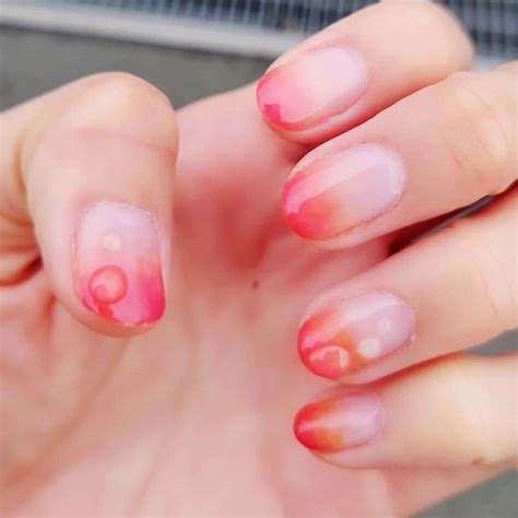 足立玲菜さんのインスタグラム写真 足立玲菜instagram「セルフジェルネイル💅 最近自分でいい感じにできるようになってきたので美味しそうな色にしました🍒 まだ時間かかってるので