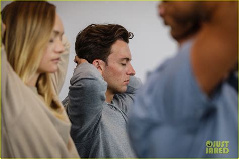 Margot Robbie S Hot Brother Cameron Makes Runway Debut Photo 4224419 Photos Just Jared