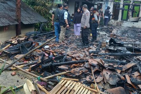 Lupa Matikan Tungku Dua Rumah Di Cibeber Ludes Terbakar Infocianjur