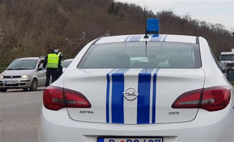 Mu Karac Li En Slobode Nakon Potjere Uperio Pi Tolj U Policajce Bl