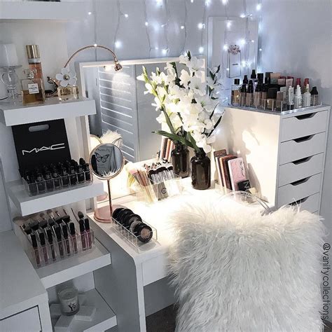 20 Best Makeup Vanities And Cases For Stylish Bedroom In 2020 Beauty Room Stylish Bedroom Glam