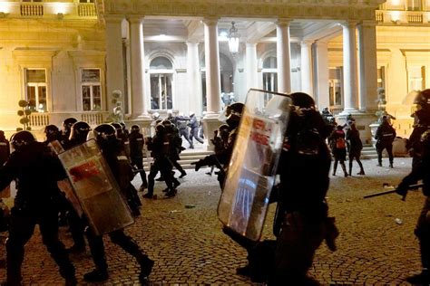 Foto Pogledajte Kako Nekoliko Stotina Policajaca Lomi Nerede U Beogradu