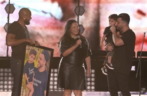 Homenagem de Murilo Huff a Marília Mendonça em show emociona fãs veja