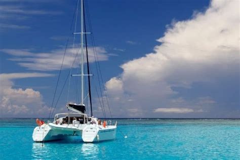 Catamaran Vs Monohull Which One Should You Buy The Wayward Home