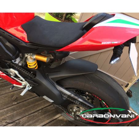 GARDE BOUE ARRIERE CARBONE DUCATI PANIGALE V4 FULLSIX CARBON Finition