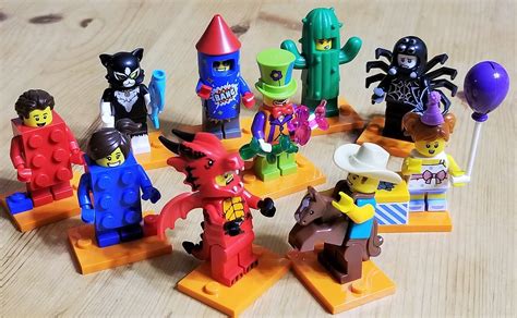 Studded Plate: LEGO Minifigures Series 18: Party