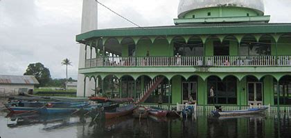 Banjir Rendam Masjid Nurul Iman Muara Kaman Ulu Pelaksanaan Sholat Ied