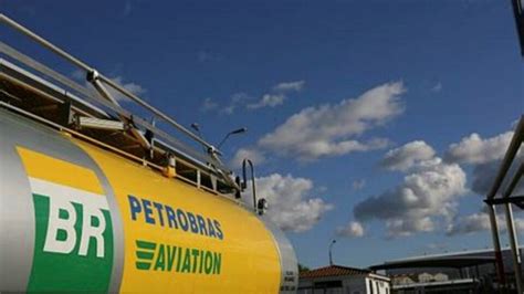 Petrobras reduz preço do querosene de aviação sob nova presidência