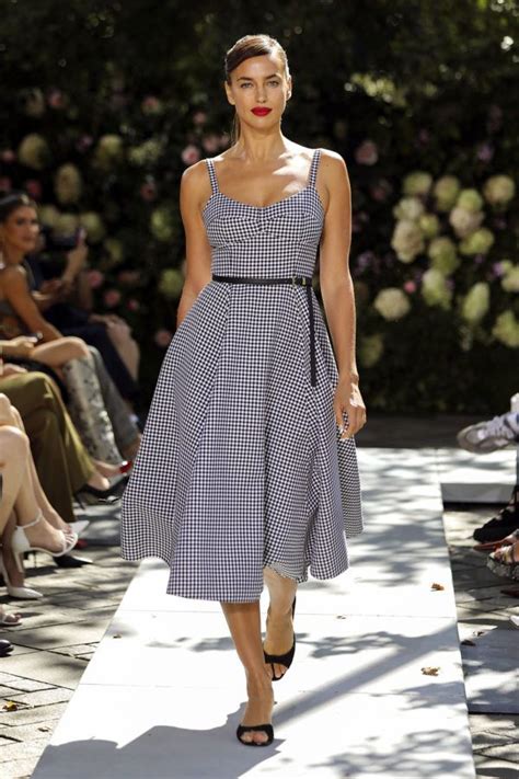 Michael Kors SS 2022 Infoimaxtree 55 Looks Inspiração de estilo