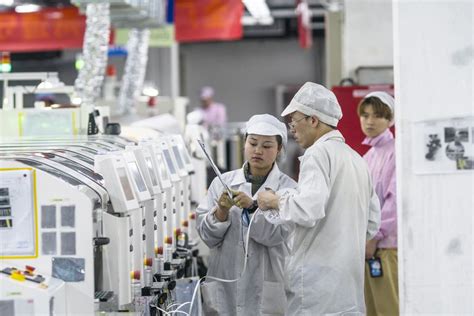 Foxconn Pauses Hiring At Its Largest Factory In China Due To COVID 19