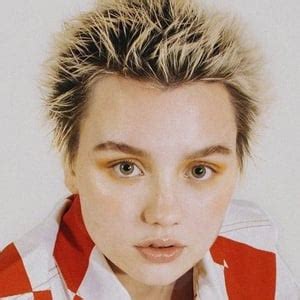 Kizzy Edgell - Age, Family, Bio | Famous Birthdays