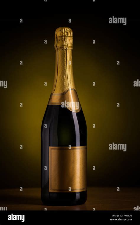 Flasche Champagner Mit Leere Goldene Beschriftung Stockfotografie Alamy