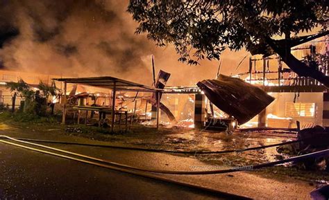 30 Penduduk Tinggal Sehelai Sepinggang 7 Rumah Terbakar Di Tebobon