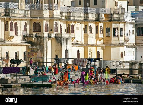 Women Bathing In The Ahar River In The City Of Udaipur City Of Lakes Rajasthan India Stock