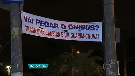 Moradores Usam Ironia Para Protestar Contra A Falta De Estrutura Em