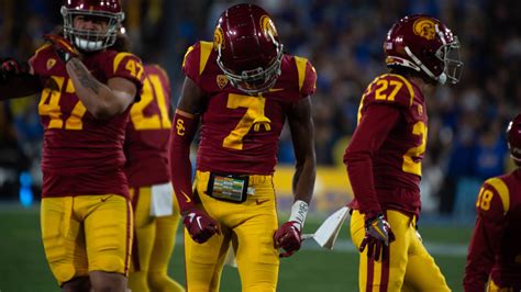 Live updates recap: USC beats UCLA in Pac-12 football rivalry at Rose ...